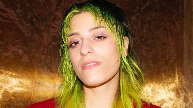 Lolsnake, female techno DJ
