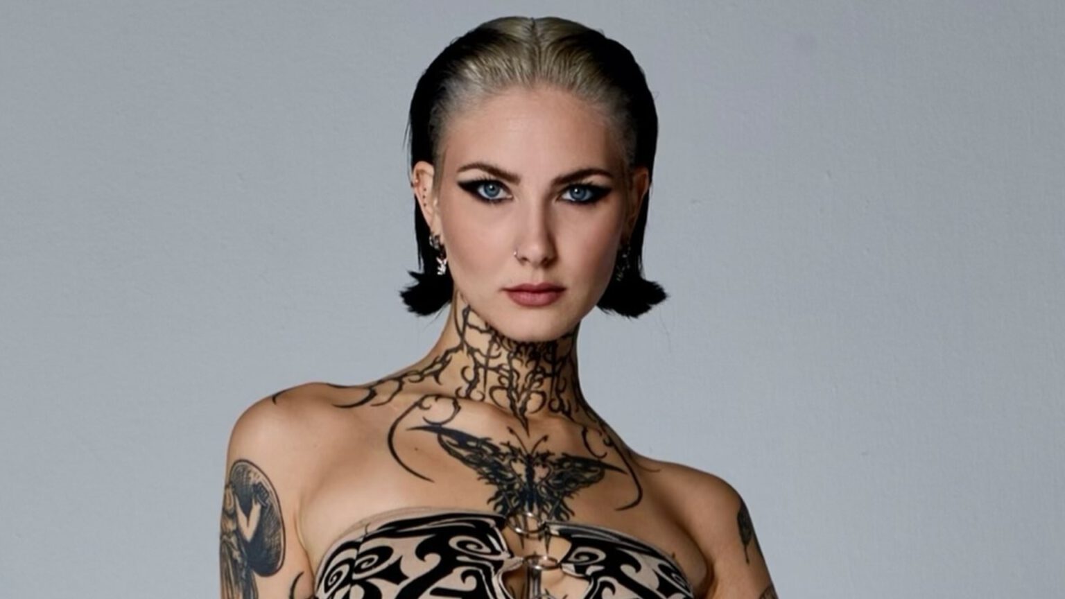 Nikolina, female hard techno dj