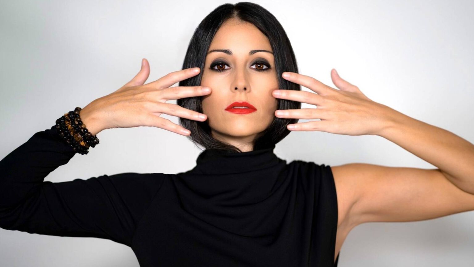 Sara Krin, female Techno DJ