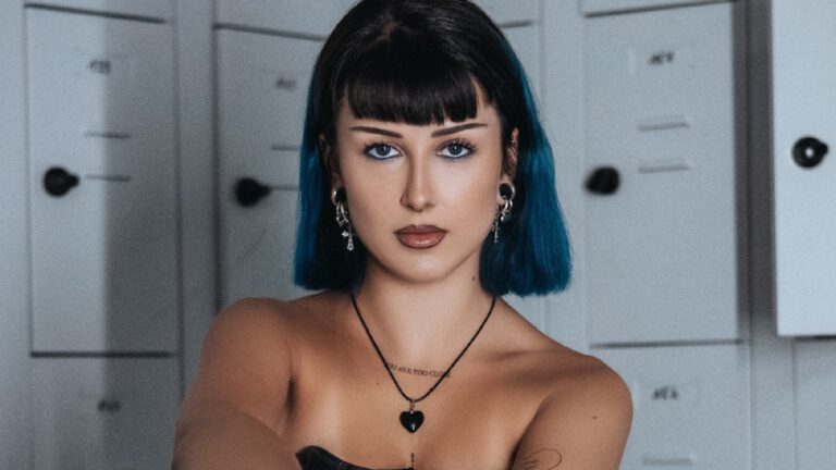 Cloudy - Hard Techno DJane